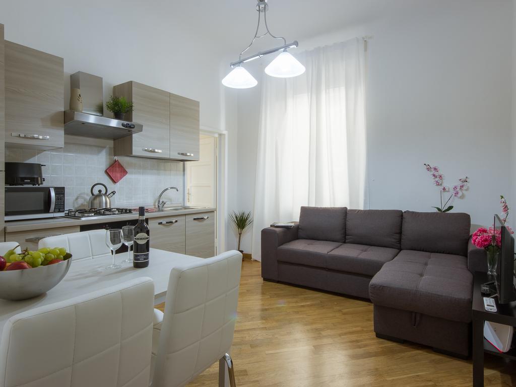 Stylisch Canacci 2 Bedroom Apartment Firenze Bagian luar foto